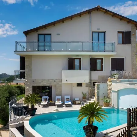 Dolphin 10, Emma Villa Massarosa