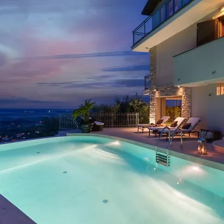 Villa Dolphin 10, Emma Massarosa